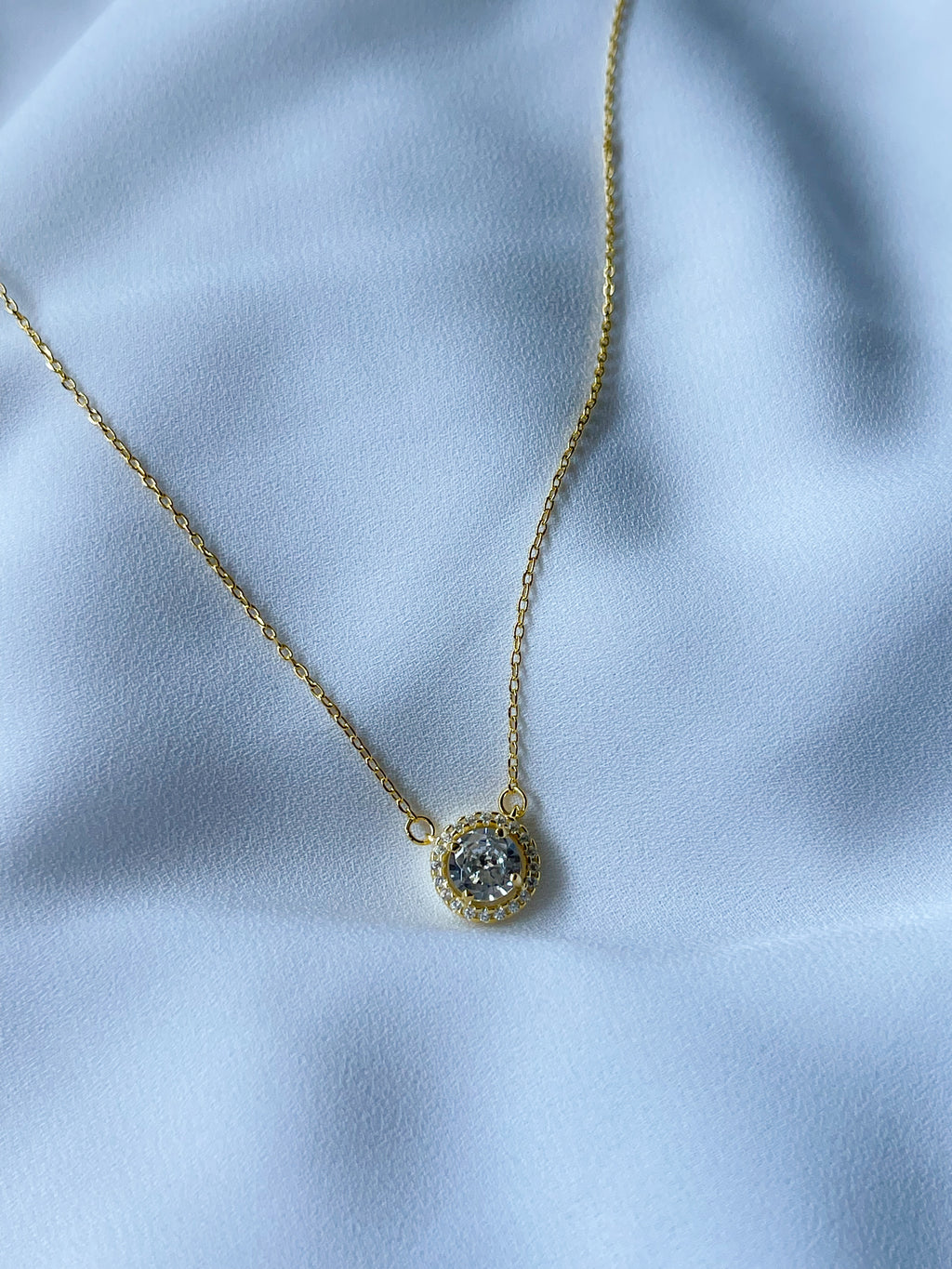 Round Halo Necklace